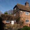 Отель Bere Cottrage -Beamed 400 year old cottage, giving you a taste of the Garden of England в Кентербери