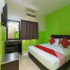 Отель OYO 44072 Mines Cempaka Hotel, фото 3