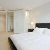 Отель Veeve  - Luxury 2 Bedroom Apartment - Chelsea Bridge Wharf, фото 3