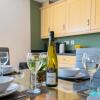 Отель Harrowby House - DYZYN Living - Pet Friendly & Secured Parking - B2B Long Stay, фото 9