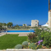 Отель Emerald Villa 70m From the Beach, фото 1