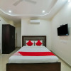 Отель Oyo 23589 Crown Palace, фото 15
