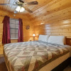Отель Panoramic View 6 Bedroom Cabin by RedAwning, фото 19