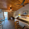 Отель Whispering Pines Lodge, фото 2