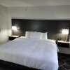Отель La Quinta Inn & Suites by Wyndham Lake George, фото 15
