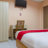 Отель RedDoorz near Istana Plaza 2, фото 9