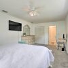 Отель Bright Ruskin Home < 2 Mi to Beach & Marina!, фото 7