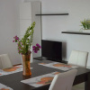 Отель Ground floor apt with kitchenette, private patio, west facing, фото 3