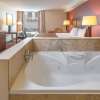 Отель Ramada by Wyndham Niagara Falls/Fallsview, фото 5