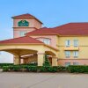 Отель La Quinta Inn & Suites by Wyndham Glen Rose в Глене Роузе