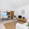 Отель Motu Beachfront Art Villas, фото 4