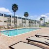 Отель Days Inn & Suites by Wyndham Tampa near Ybor City, фото 11