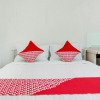 Отель OYO Golden White HouseNear Mall Panakkukang, фото 12
