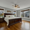 Отель Charming Bungalow With Spa! Close to Main St!, фото 5