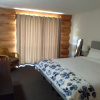 Отель Cariboo Log Guest House, фото 3