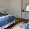 Отель Captain's Cottage Bed & Breakfast в Моаме