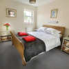 Отель Trinity Court - Central Windsor Modern 1 Bed Flat, with Gated Parking., фото 3