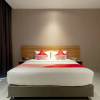Отель Travel Hub Hotel Kualanamu Airport, фото 5