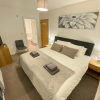 Отель 3 Bedrooms doubles or singles, 2 PARKING SPACES! WIFI & Smart TV's, Balcony, фото 12