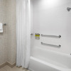 Отель Holiday Inn Express & Suites Woodside LaGuardia Airport, фото 16