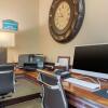 Отель Comfort Inn & Suites Northeast - Gateway, фото 16