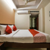 Отель OYO 16061 Hotel Holly Hock, фото 5