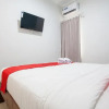 Отель Reddoorz @ Wiyung 3, фото 2