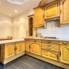 Отель Intriguing 4 Bedroom Main Door Apt Near Old Town, фото 5