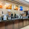 Отель Comfort Inn & Suites Northeast - Gateway, фото 11