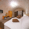 Отель Secret Hill Cave Suites, фото 5