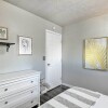 Отель Updated Townhome: Near Airport & Shopping!, фото 5