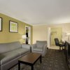 Отель Solara Inn and Suites, фото 3
