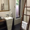 Отель The Bali Hut on the Waters of the Central Gold Coast Apartment 5, фото 11