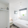 Отель Modern 2 bedroom flat with parking in Yardley, фото 1