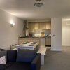 Отель Captivating 2-bed Apartment in Southampton, фото 6