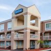 Отель Super 8 by Wyndham Orlando Near Florida Mall в Орландо