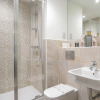 Отель Tudors eSuites Apartment with 4 Beds, фото 8