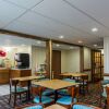 Отель City Center Inn by OYO I-64 Newport News, фото 29