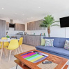 Отель Right On Bright On Apartment 1B - City Centre Luxury Apartments, фото 11