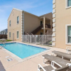 Отель Modern Ground flr Condo 1/2 Block to Beach w Pool!, фото 15