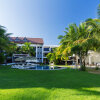 Отель River Beach Resort and Residences, фото 1