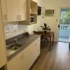 Отель Studio apartment walk to the strand cbd stadium, фото 1
