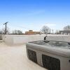 Отель Rooftop Hot Tub - 9 Bed Luxury w Free Parking, фото 1