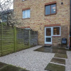 Отель Lovely 4 Bed House w Garden, 1 Stop to Waterloo, фото 1