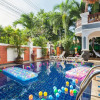 Отель Madee Villa - Pattaya Holiday House Walking Street, фото 1