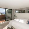 Отель Clutha Place - Sleeps 8 - Lake Views - Balcony, фото 2