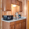 Отель The Cozy Cabin - 2-level Home With Spacious Yard 4 Bedroom Home, фото 9