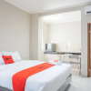 Отель Residences by RedDoorz near MT Haryono (Minimum Stay 6 Nights), фото 3
