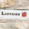Отель Ladybird в Хай-Пик