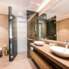 Отель Mesmerizing 1BR w/ Full Marina View at Marina Gate, фото 20